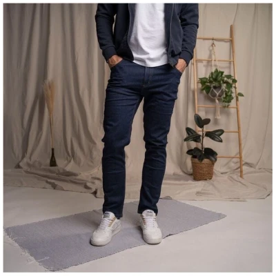 Vresh Clothing Valco - Regular Jeans aus Biobaumwoll-Mix