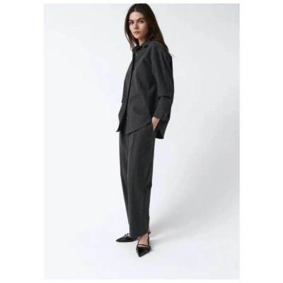 amt.studio Onix Pants - Stoffhose mit Bundfalten weit geschnitten weich aus Bio-Baumwolle dunkelgrau