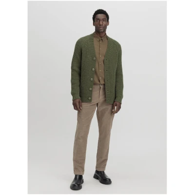hessnatur Herren Strickjacke Regular aus Merinowolle - grün - Größe 46