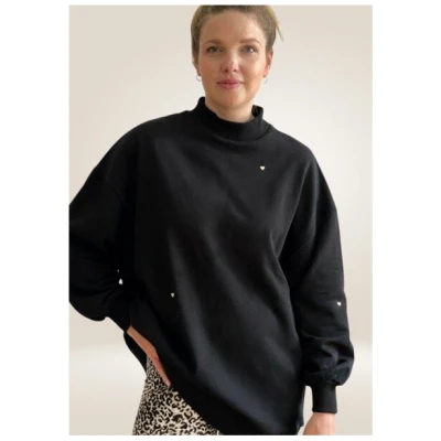 noemvri fashion label oversized Sweatshirt Turtleneck mit Herzchen