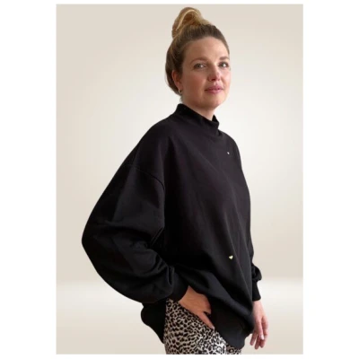noemvri fashion label oversized Sweatshirt Turtleneck mit Herzchen