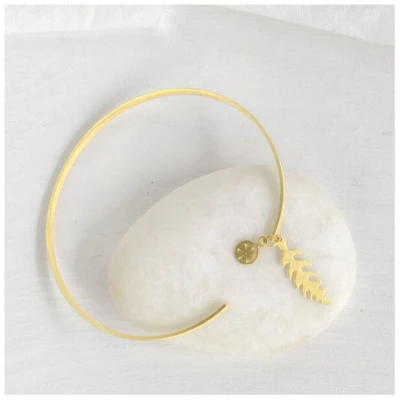 renna deluxe Armreif in Gold mit Farn Blatt