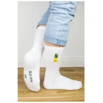 sticknic Socken mit Ananas Motiv gestickt - Minimalistische Stickerei - Tennissocken - Kuschelsocken - Geschenk