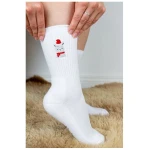 sticknic Socken mit Weihnachts Lama Motiv gestickt - Minimalistische Stickerei - Tennissocken - Kuschelsocken - Geschenk Weihnachten