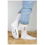 sticknic Socken mit Weihnachts Lama Motiv gestickt - Minimalistische Stickerei - Tennissocken - Kuschelsocken - Geschenk Weihnachten