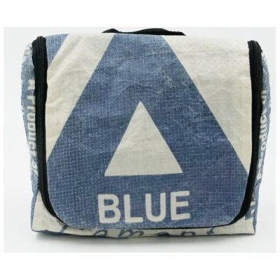 Nyuzi Blackwhite Kulturbeutel | Upcycling Waschtasche zum Aufhängen aus altem Zementsack