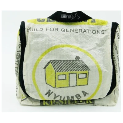 Nyuzi Blackwhite Kulturbeutel | Upcycling Waschtasche zum Aufhängen aus altem Zementsack
