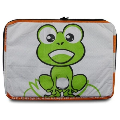 Upcycling Deluxe Laptophülle Sleeve Krob 15" (37 x 26 cm) aus Zement-/ Fischfutter-/ Reissack