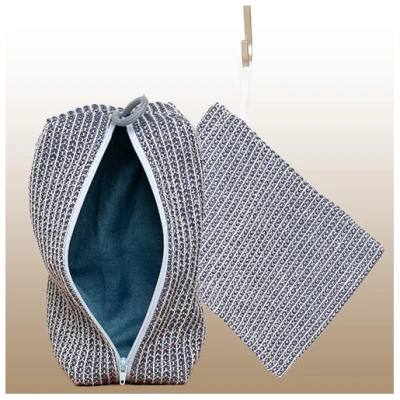 Wasch-Set aus Waschhandschuh und Kosmetiktasche