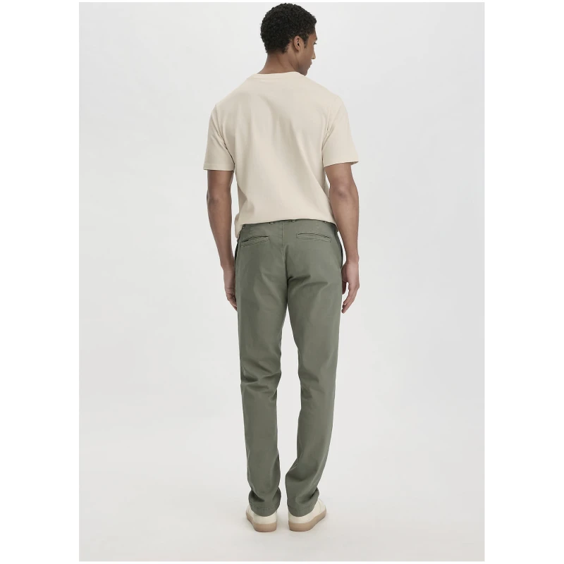 hessnatur Herren Chino LENN Regular aus Bio-Baumwolle - grün - Größe 30/32