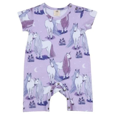 Bio-Baumwolle Strampler kurz Arm in Lila, Unicornland by Walkiddy - Nachhaltig & Allergikerfreundlich - GOTS zertifiziert