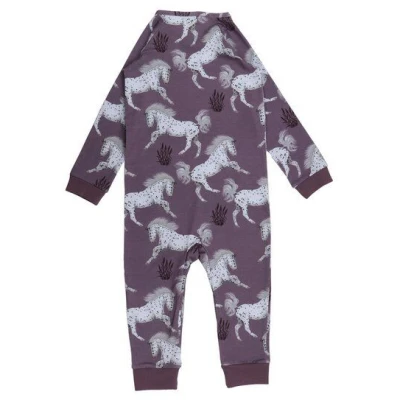 Strampler Bio-Baumwolle Lila Pferde - Walkiddy, nachhaltiger langarmiger Baby-Strampler, umweltfreundlich und GOTS-zertifiziert, 95% Baumwolle, 5% Elasthan.