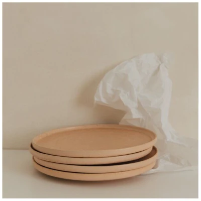 NAKOA Dessertteller Keramik 4er Set | Handgefertigtes Steingut Geschirrset | Langlebig & Spülmaschinenfest | Mikrowellengeeignet | Hochwertige große Teller | Modernes Design | 22,5 x 2,5cm