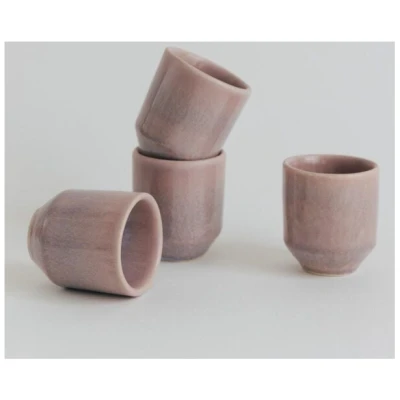 NAKOA Keramik Espresso Tassen 4er Set I Handgefertigtes Steingut I Hochwertige Espressobecher ohne Henkel I Tassen Set I Moderne Espressotassen I Spülmaschinenfest I Kleine Becher 70ml