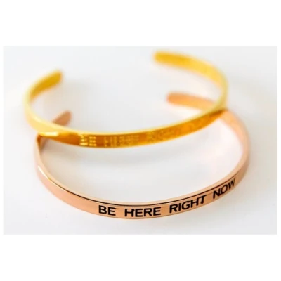 Divasya Armreif mit Gravur | rosé vergoldet | Be here right now