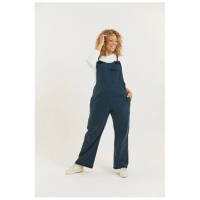 Flax and Loom Tencel-Baumwoll Latzhose Relaxed Fit Modell: Lou Barker