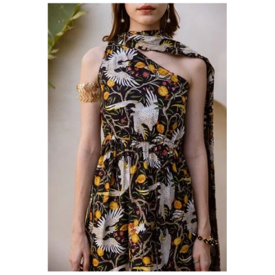Haus of Namaste OnesMaxikleid aus Bio-Baumwolle- One-Shoulder mit abnehmbarer Schleppe & handbedruckt