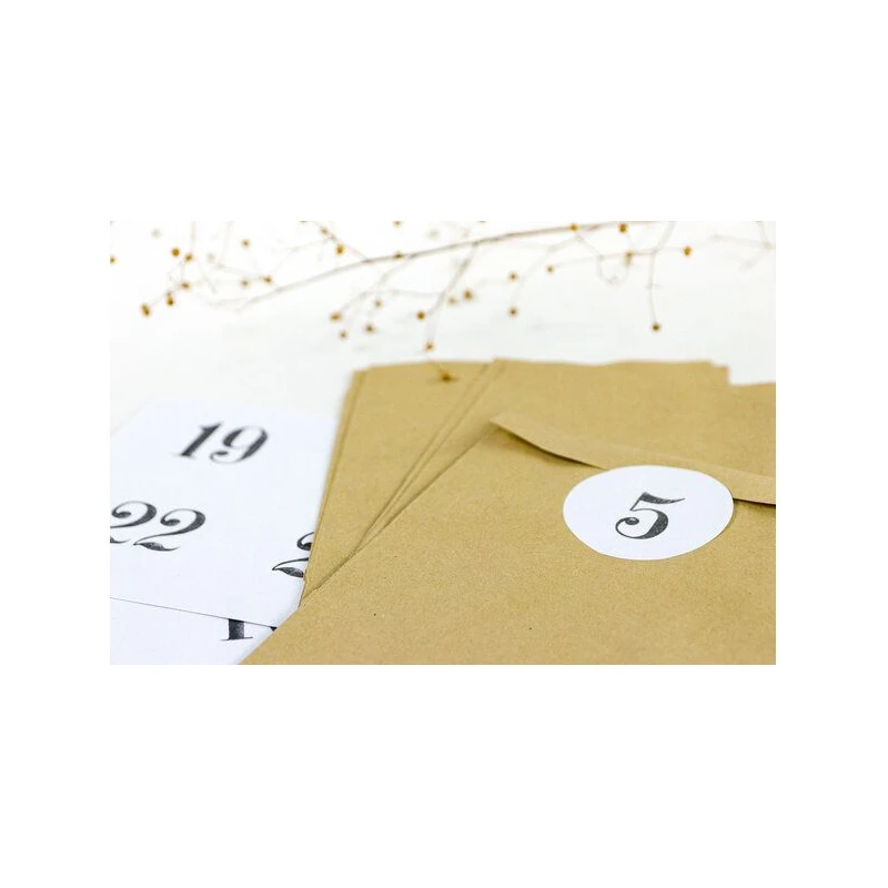 STUDIO KARAMELO DIY Adventskalender SET | Kraftpapier Tüten & Adventskalenderzahlen zum Aufkleben