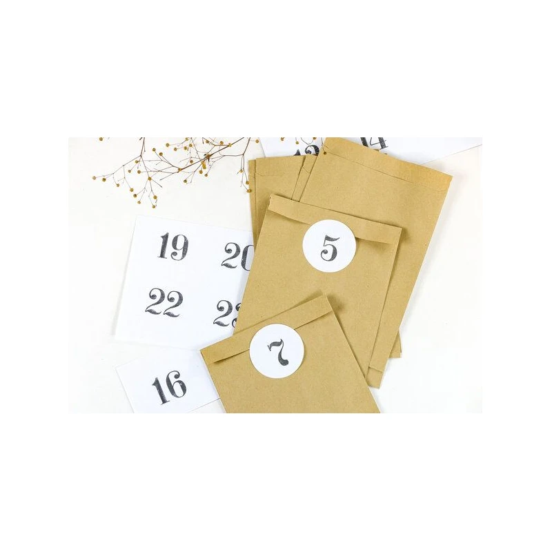 STUDIO KARAMELO DIY Adventskalender SET | Kraftpapier Tüten & Adventskalenderzahlen zum Aufkleben