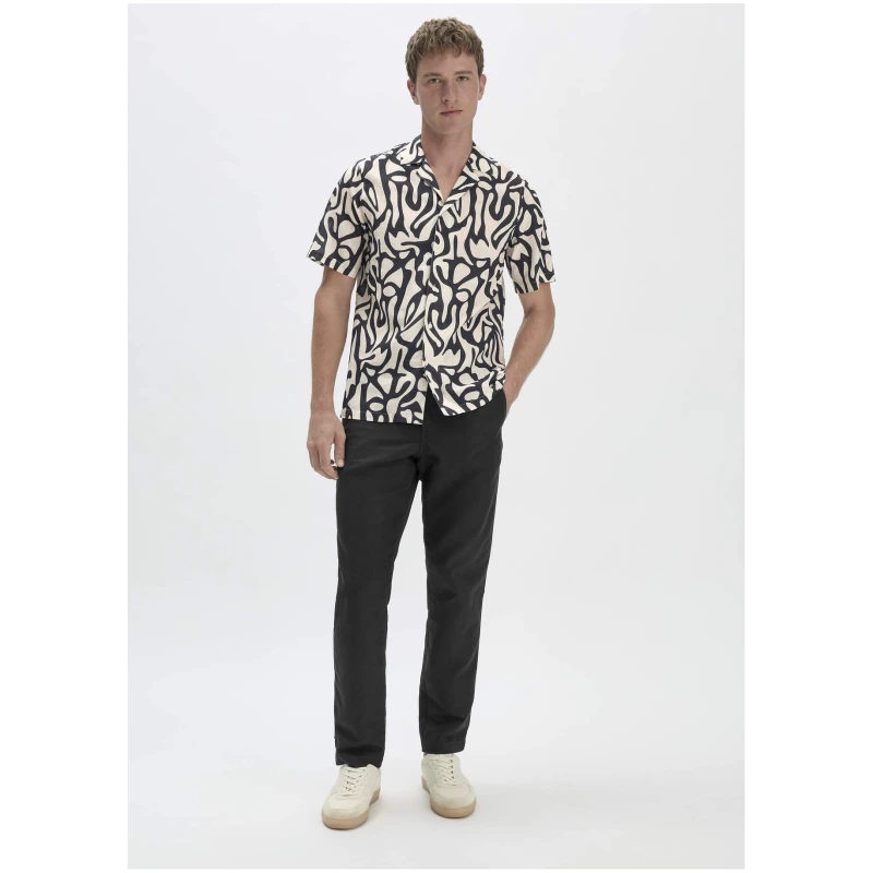 hessnatur Herren Resort Hemd Kurzarm Regular aus Bio-Baumwolle mit Leinen - schwarz - Größe XL (43/44)