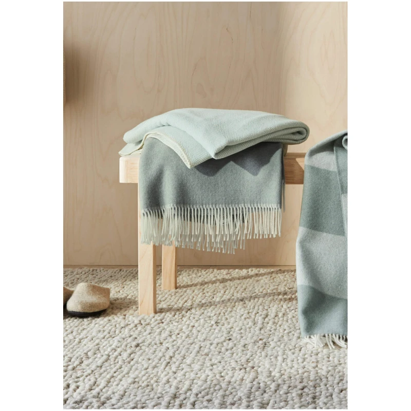 hessnatur Plaid LOKKO aus Bio-Lambswool - grün - Größe 130x180 cm