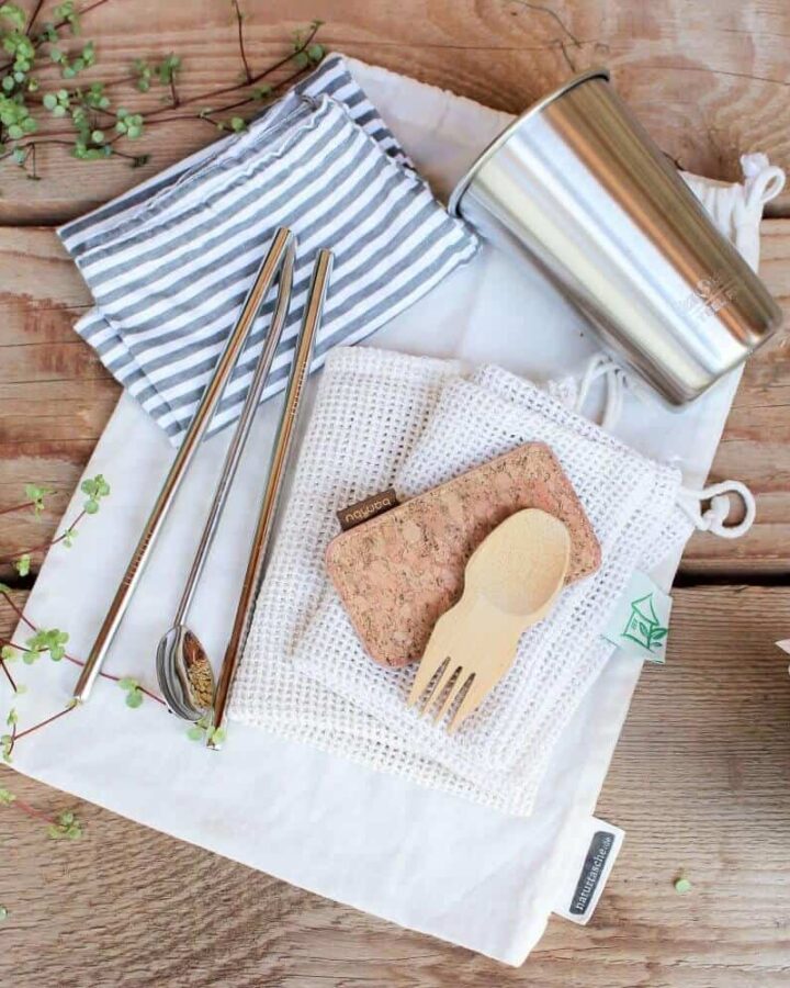 Zero Waste Starter Kit mit Baumwollbeuteln, Edelstahltrinkhalmen, Edelstahlbecher und Spork