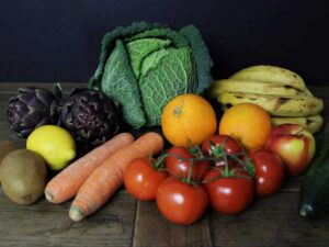 Obst und Gemüse auf Tisch