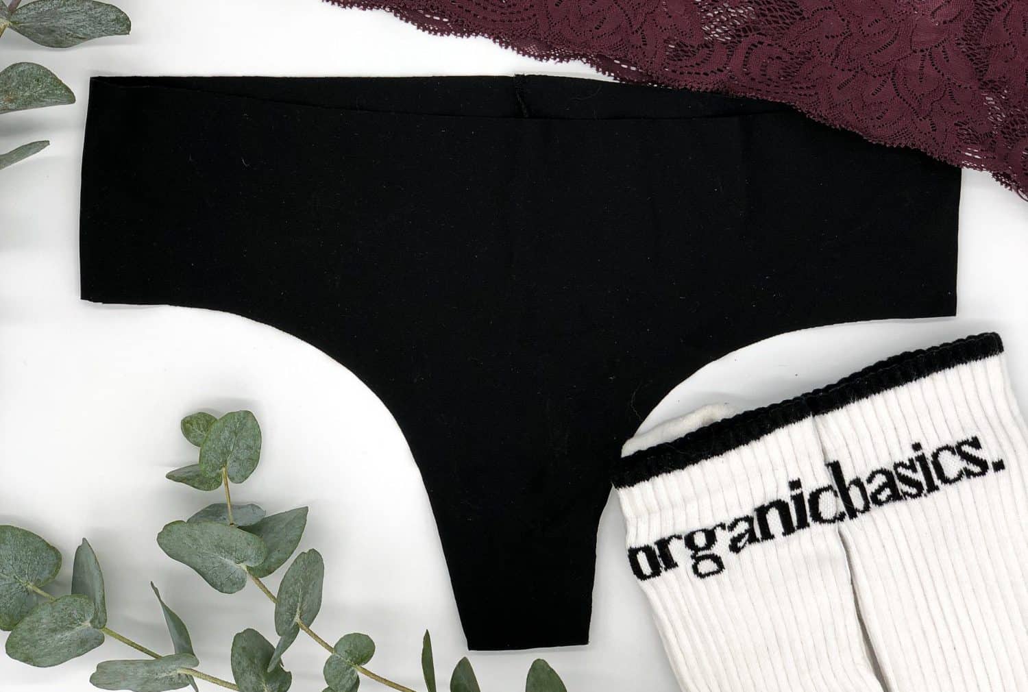 Organic Basics String und Socken